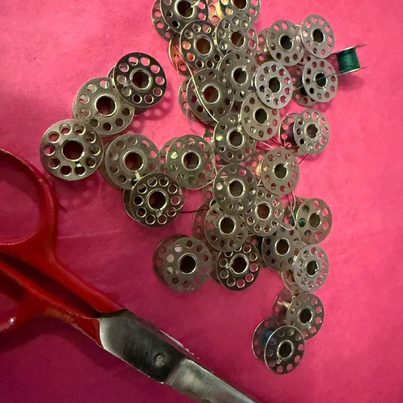Vintage Pinking Shears & Bobbins - Picture 2 of 3